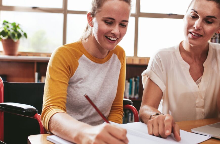 These 7 Side Jobs Let You Continue a Lazy Girl Lifestyle